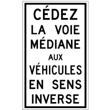 Céder la voie médiane aux véhicules en sens inverse